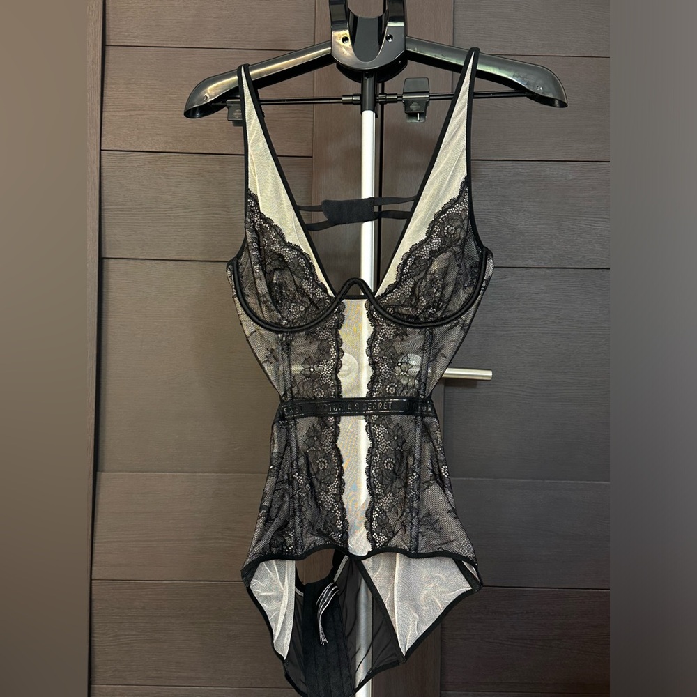 Victoria's Secret Black and Cream Lace Chemise